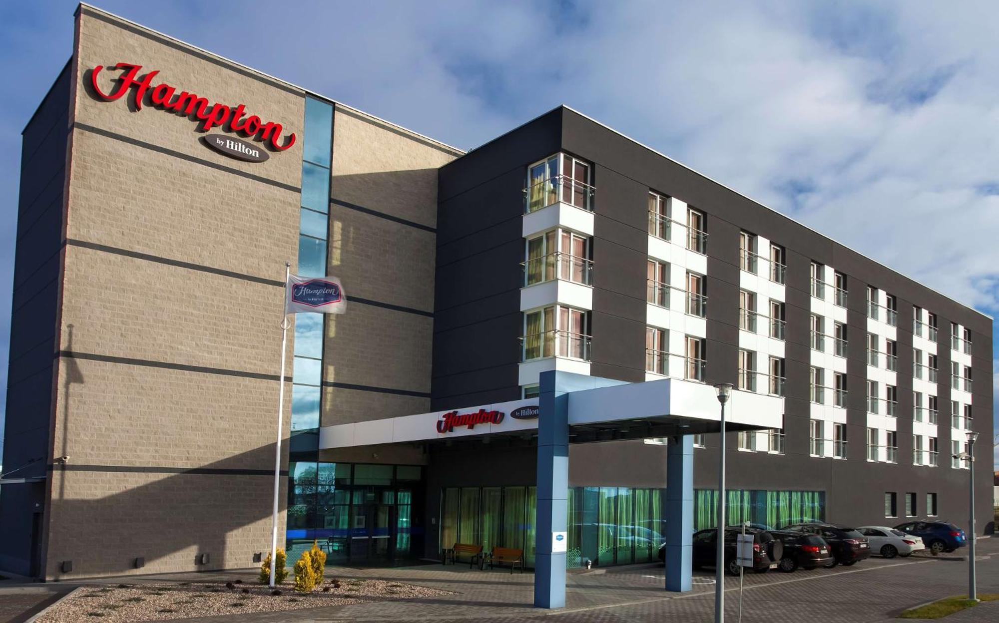 Hampton By Hilton Gdansk Airport Hotel Exterior foto