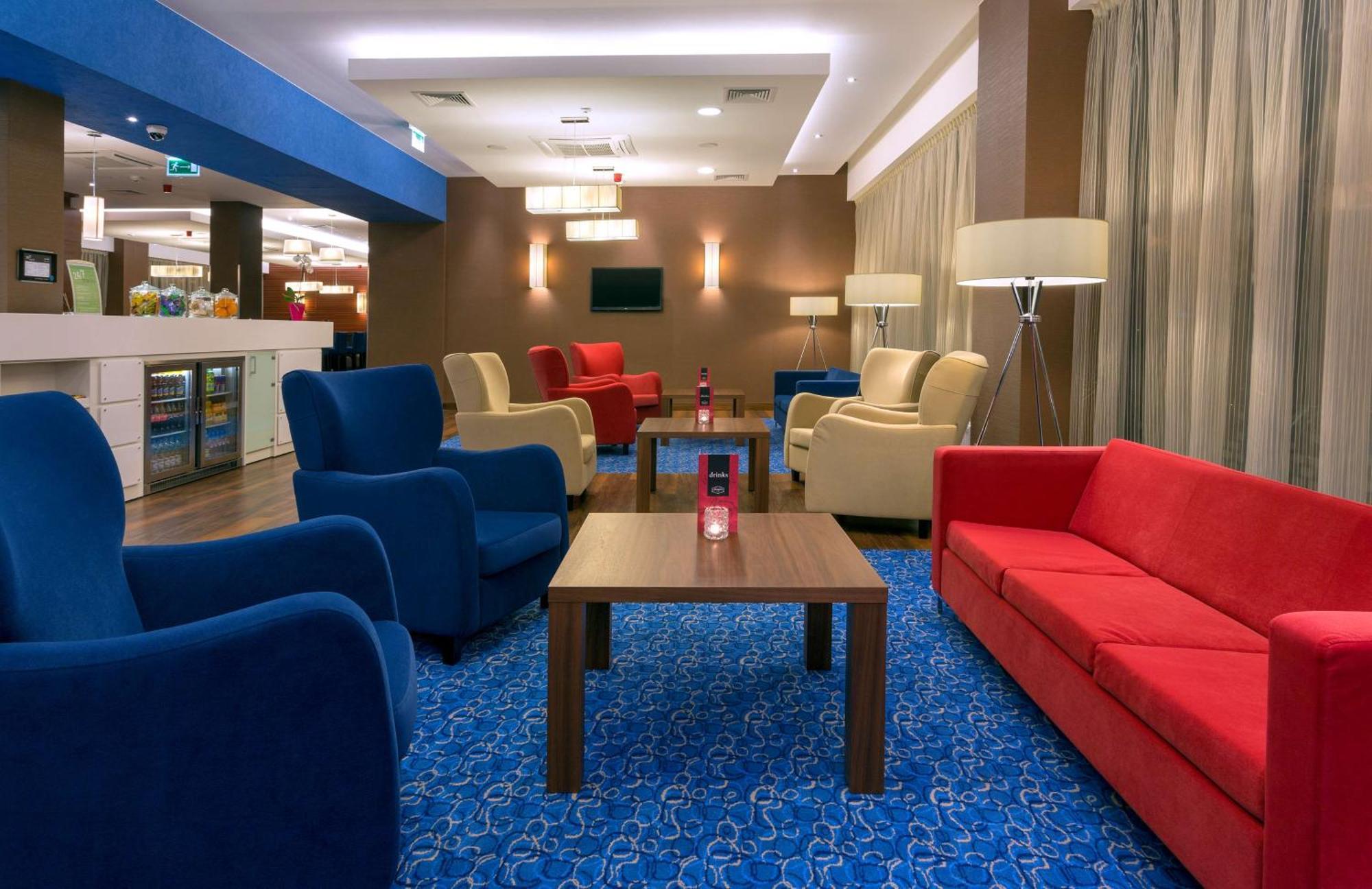 Hampton By Hilton Gdansk Airport Hotel Exterior foto