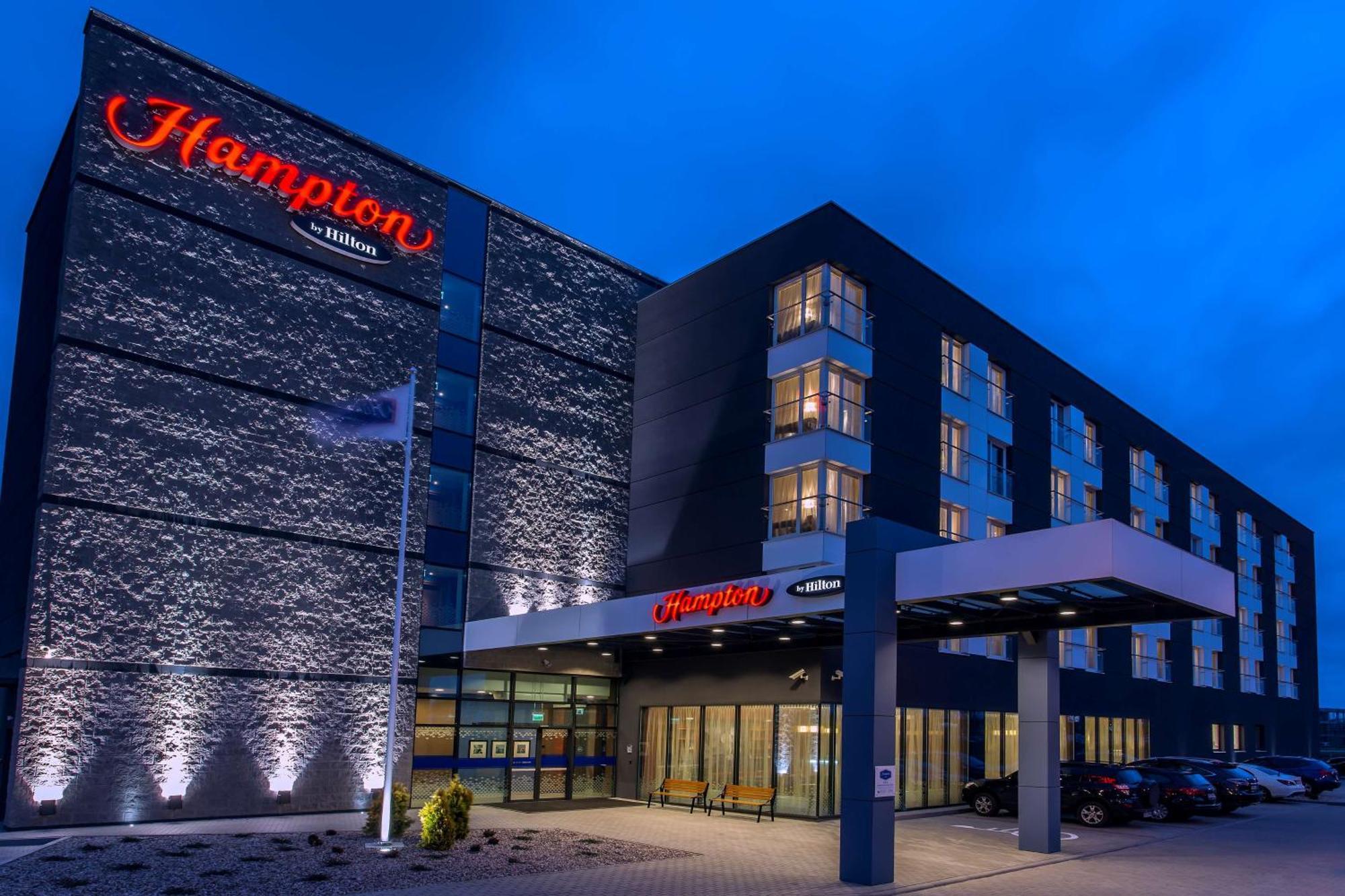 Hampton By Hilton Gdansk Airport Hotel Exterior foto